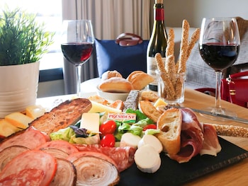 ibis pontorson baie du mont saint michel