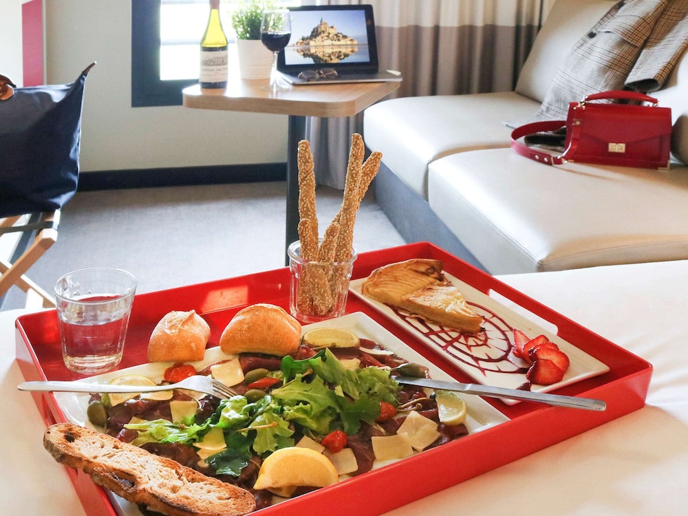 ibis pontorson baie du mont saint michel