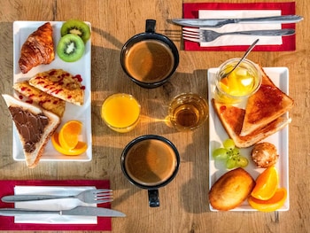 ibis pontorson baie du mont saint michel