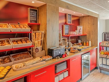 ibis pontorson baie du mont saint michel