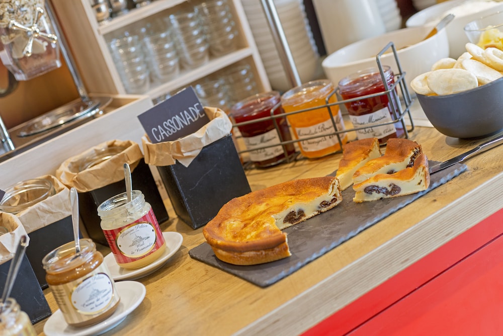 ibis pontorson baie du mont saint michel