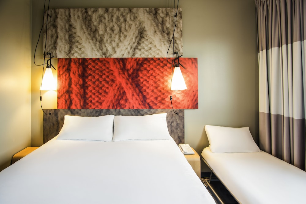 ibis pontorson baie du mont saint michel