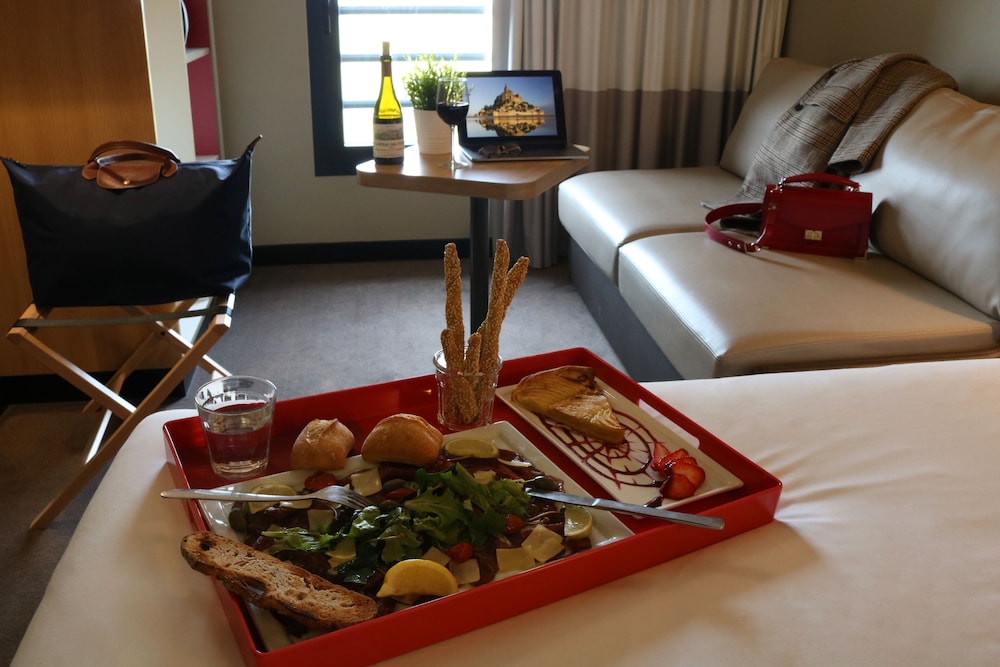 ibis pontorson baie du mont saint michel