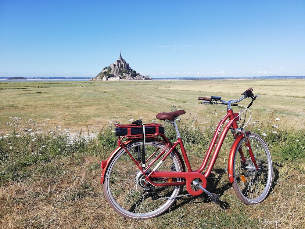 ibis pontorson baie du mont saint michel