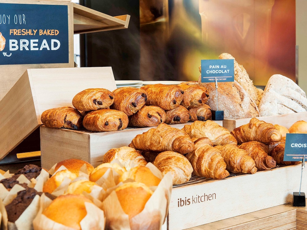 ibis pontorson baie du mont saint michel