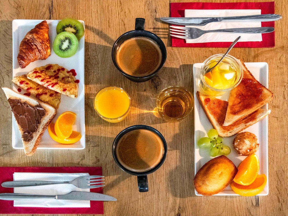 ibis pontorson baie du mont saint michel