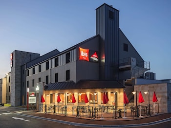 ibis pontorson baie du mont saint michel