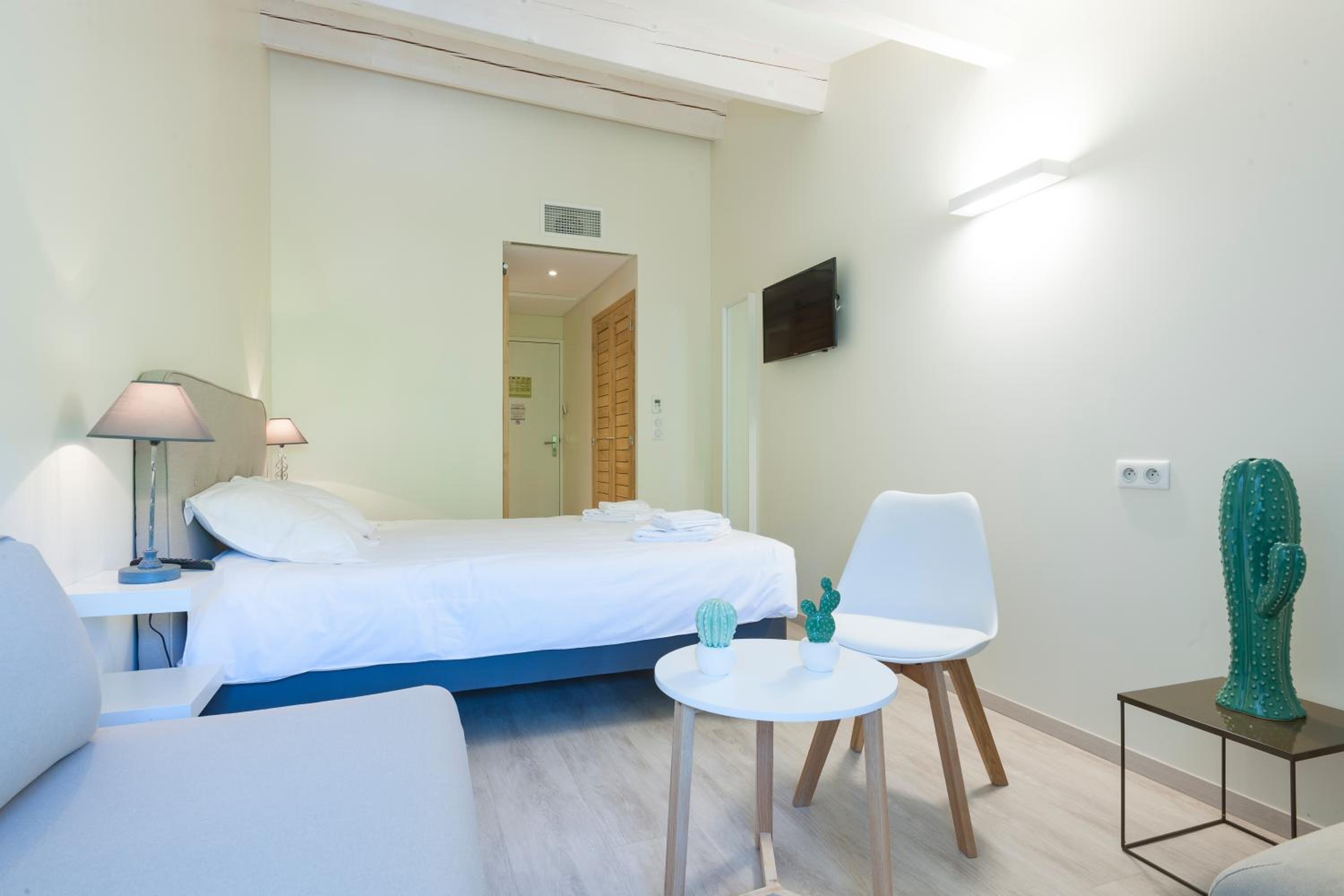 Hotel Restaurant Des Maures,Collobrieres>>Bormes-Les-Mimosas,3 star