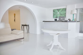 Laurentia Hotel Boutique,Mercado Nacional De Artesanias>>San Salvador,3.5 star