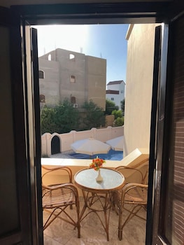 el nakhil hotel