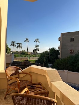 el nakhil hotel