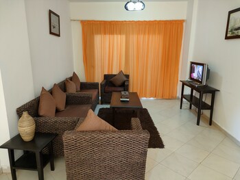 alhayat ain el sokhna