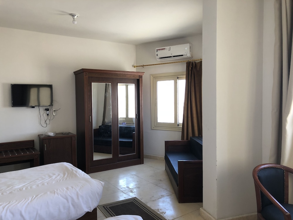 Royal Nj Hotel,Borg El Arab>>Alexandria,3 star