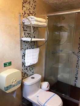 hostal mitad del mundo