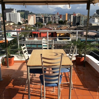 hostal mitad del mundo