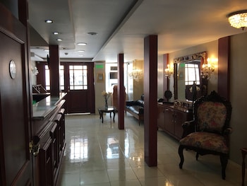 hostal mitad del mundo