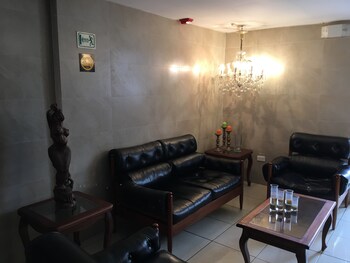 hostal mitad del mundo