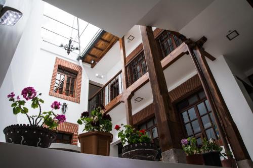 hotel casa ecuatreasures centro historico