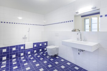 hotel at the white lily