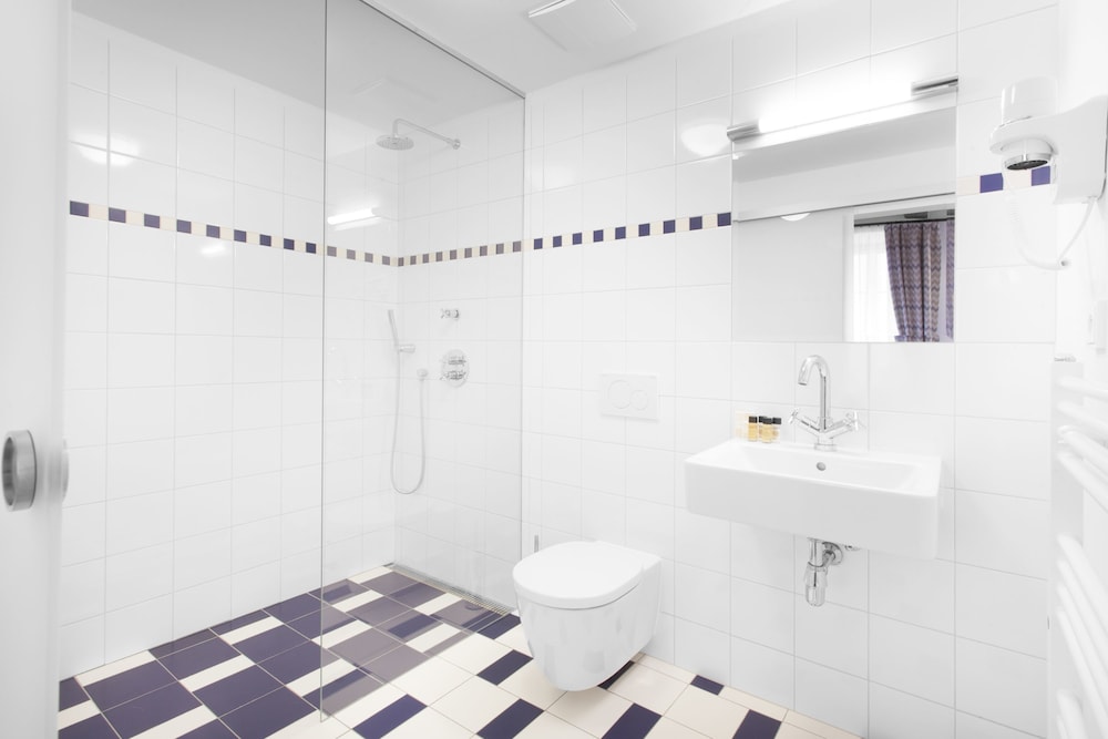 hotel at the white lily