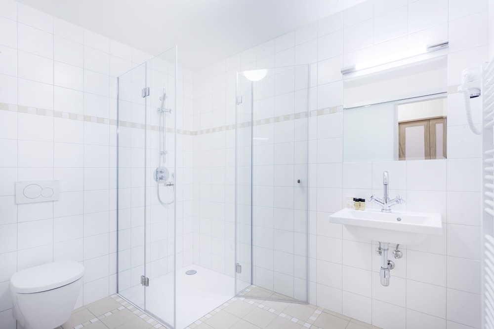 hotel at the white lily