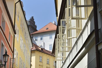 Hotel At The White Lily,,4 star