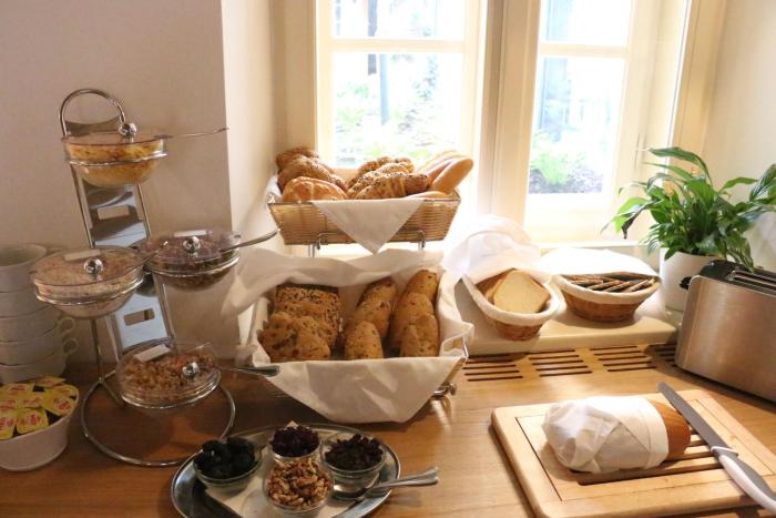 hotel at the white lily