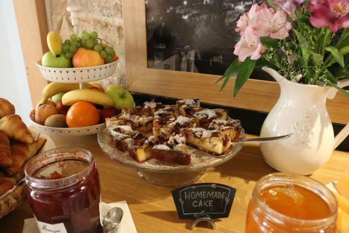 hotel at the white lily