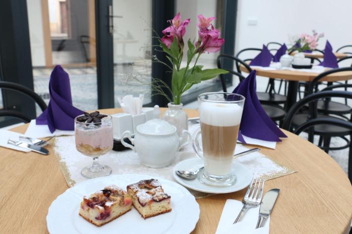 hotel at the white lily