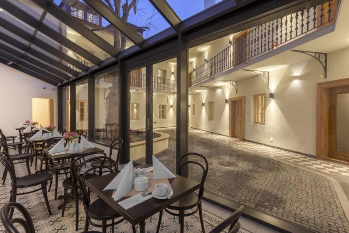 hotel at the white lily