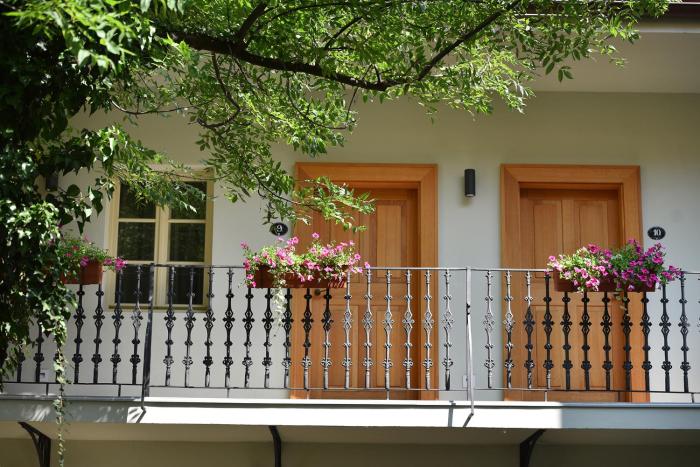 hotel at the white lily