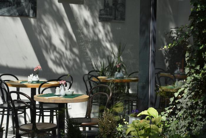 hotel at the white lily