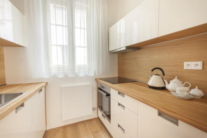 hotel at the white lily