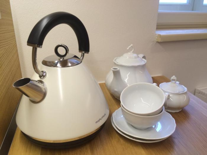 hotel at the white lily