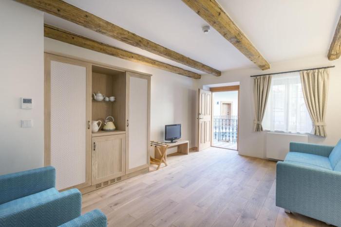 hotel at the white lily