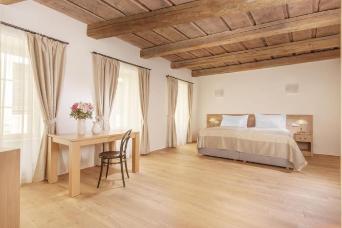 hotel at the white lily