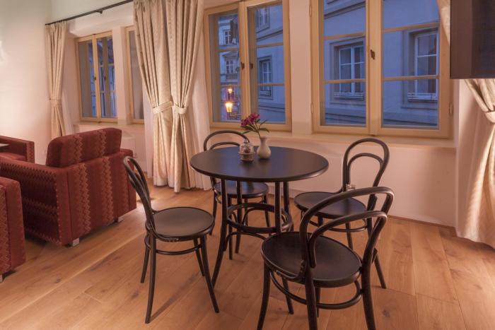 hotel at the white lily