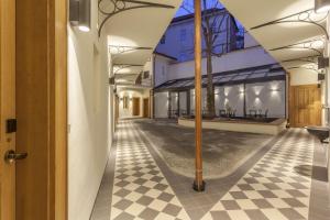 hotel at the white lily