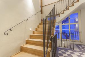 hotel at the white lily