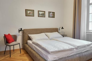 three golden crowns apartments