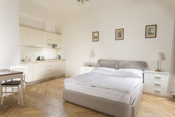 three golden crowns apartments