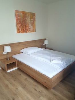 downtown suites belohorska