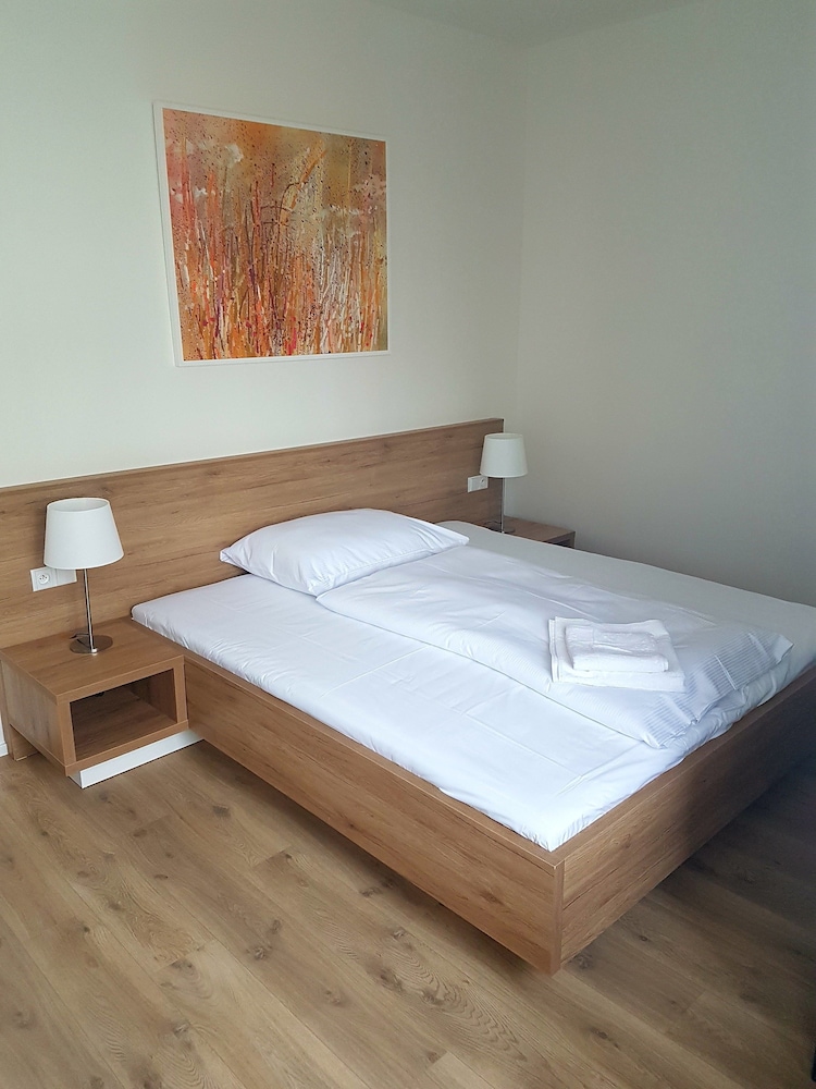 downtown suites belohorska