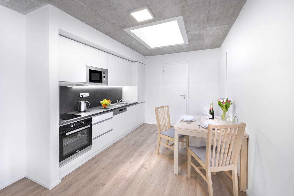 downtown suites belohorska