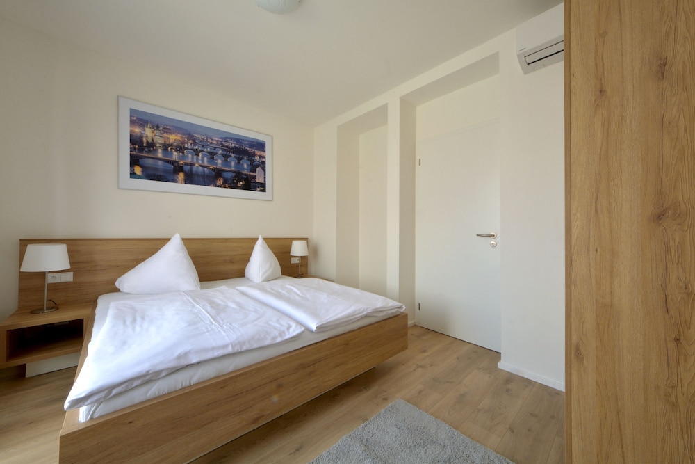 downtown suites belohorska