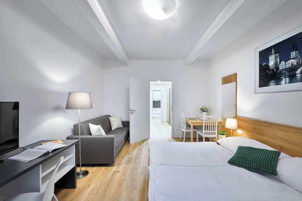 downtown suites belohorska