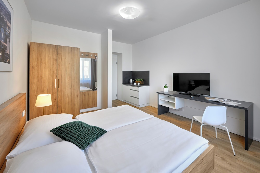 downtown suites belohorska