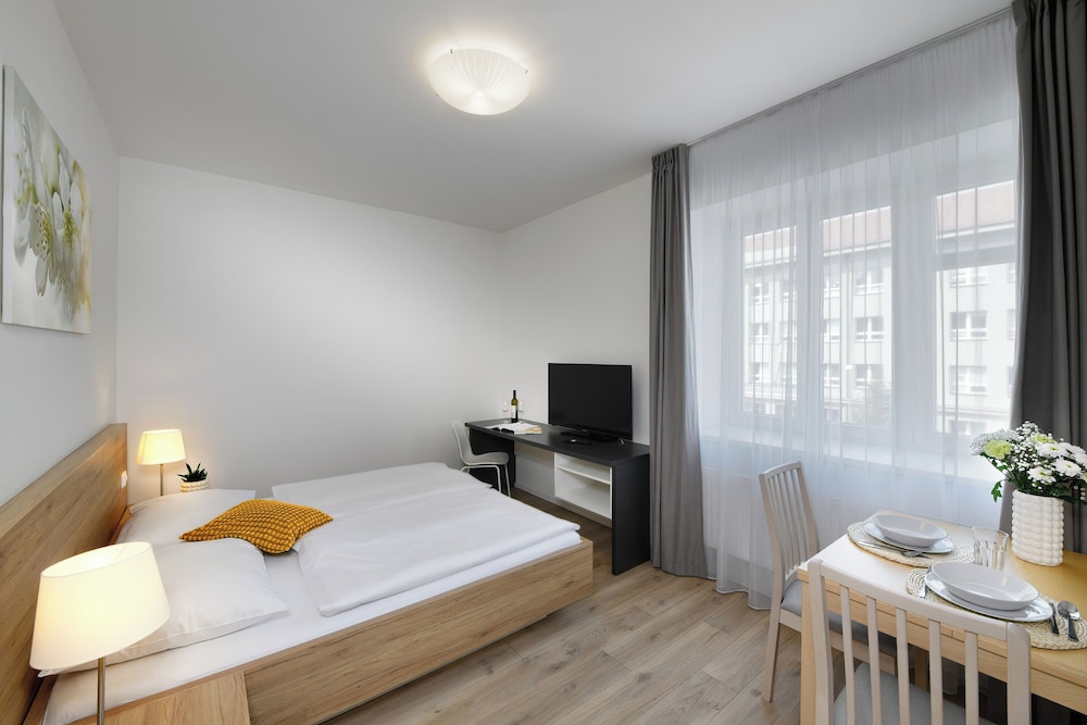 downtown suites belohorska