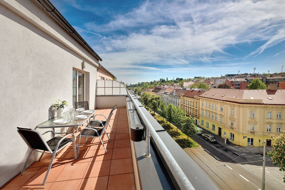 downtown suites belohorska