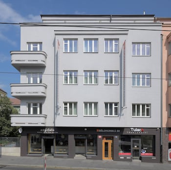 downtown suites belohorska